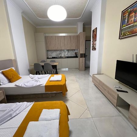 Kevin'S Lungomare Apartment Vlorë Exteriör bild