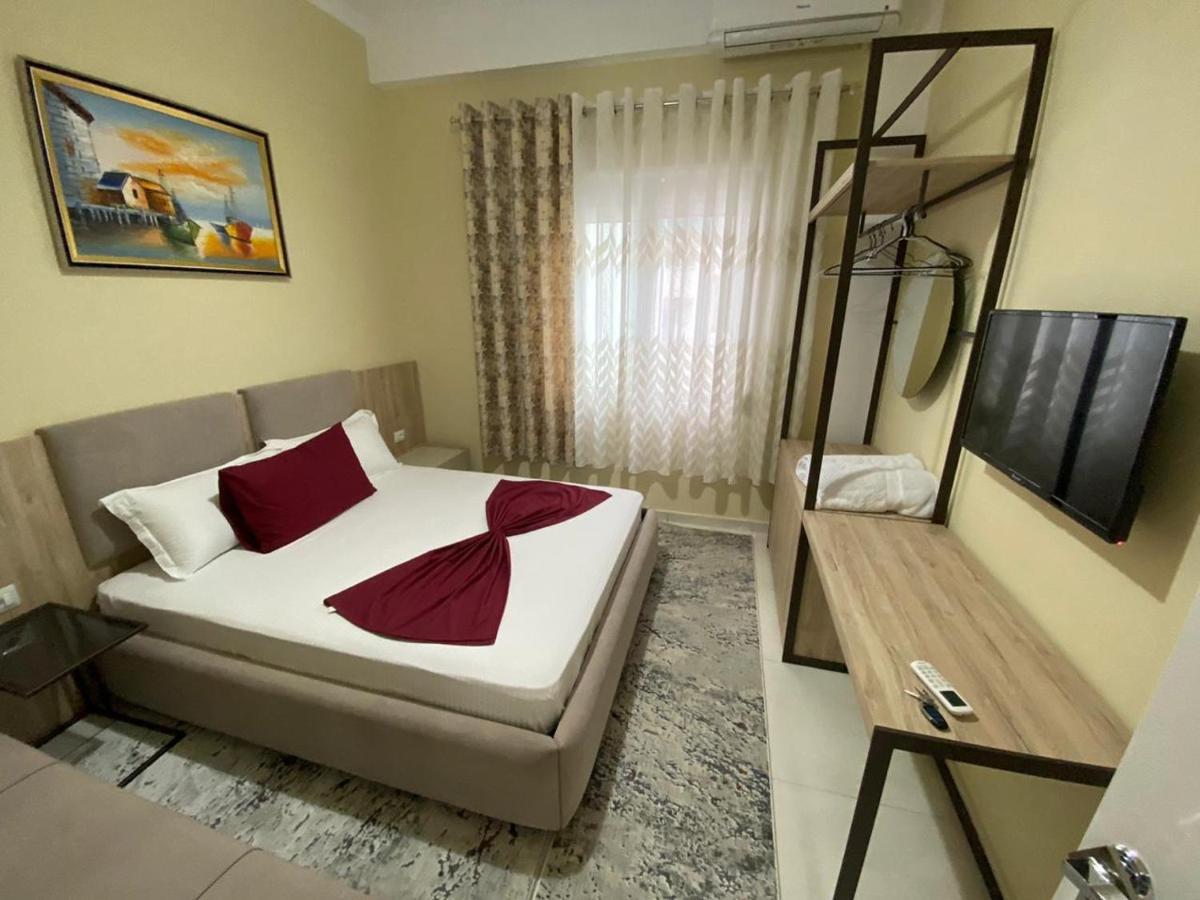 Kevin'S Lungomare Apartment Vlorë Exteriör bild
