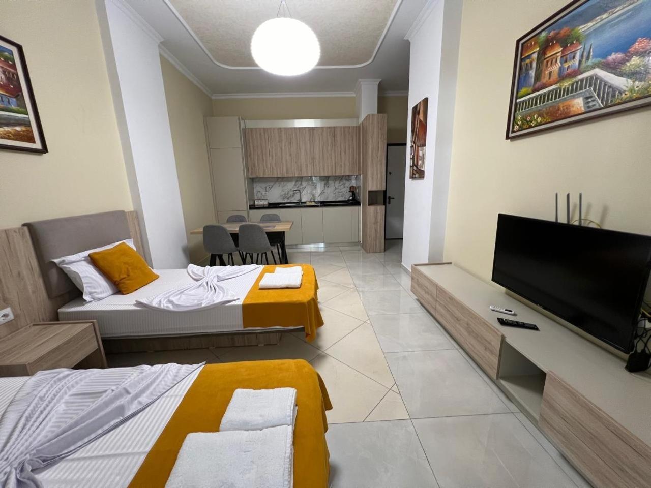 Kevin'S Lungomare Apartment Vlorë Exteriör bild