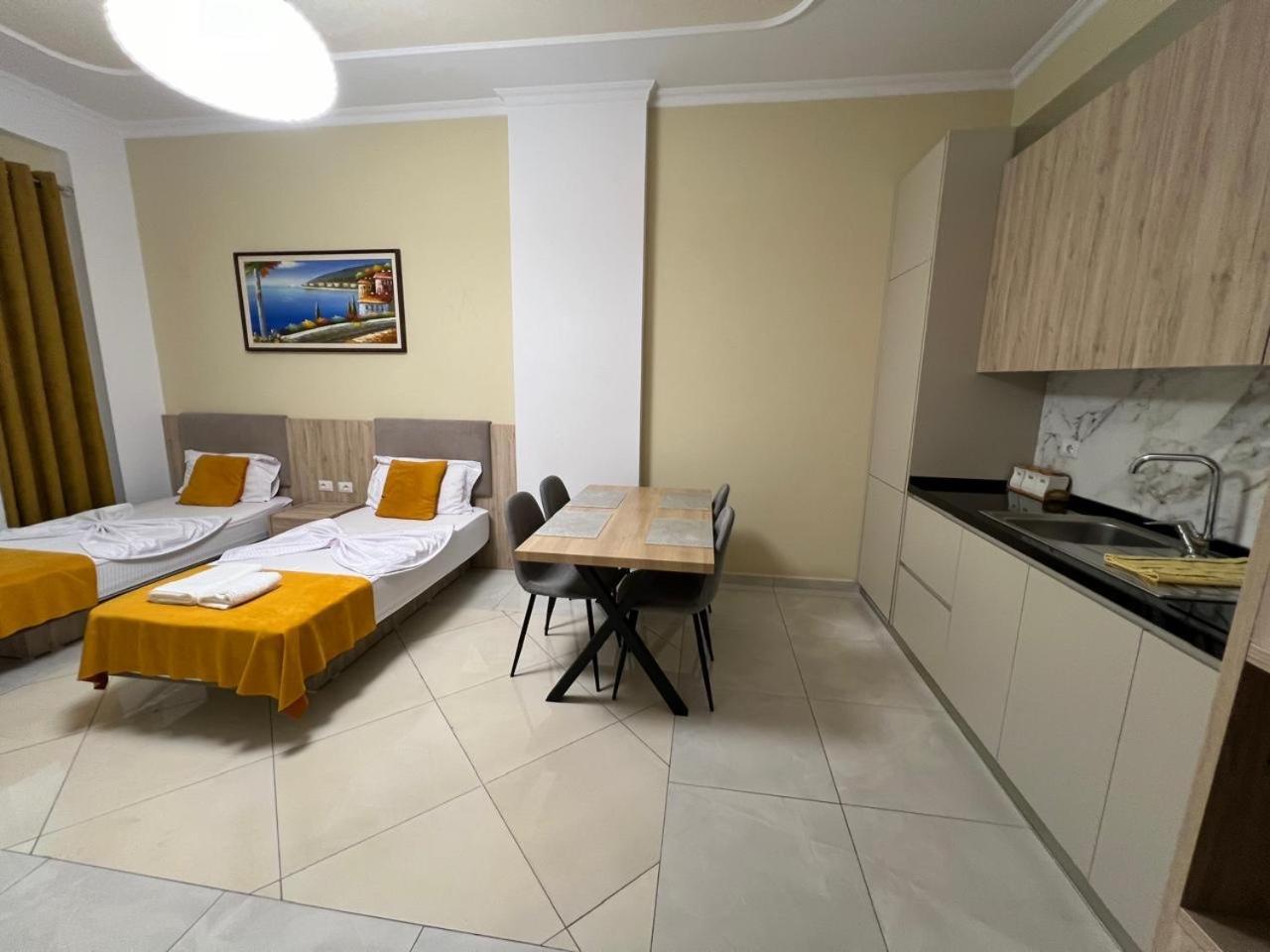 Kevin'S Lungomare Apartment Vlorë Exteriör bild